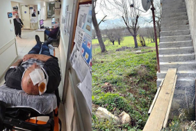 Merdivenlerden düşerek yaralandı