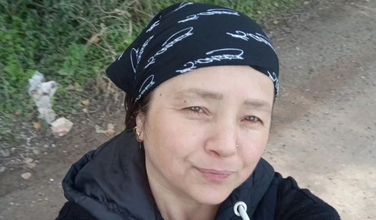 44 yaşında yolda hayatını kaybetti.