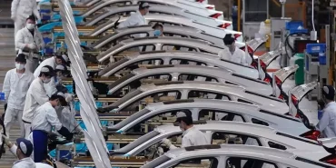 Otomotiv devi üretimi ikinci kez durdurdu