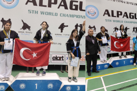 Bursa Uludağ Üniversitesi Spor Kompleksi'nde 4-7 Aralık tarihleri arasında gerçekleşen 5. Dünya Alpagut Şampiyonası'na antrenör annesiyle birlikte hazırlanan Mina Anka, iki defa ikinci olarak ödül kazandı.