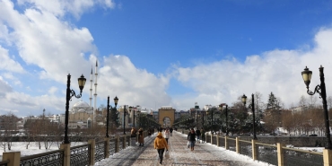 25-Subat-Carsamba-Ekran-Rehberi-Aksam-Hangi-Diziler-Yayinlaniyor-featured