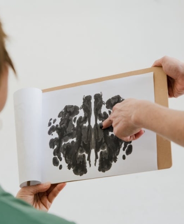 Surekli-Sinirlilik-ve-Tahammulsuzluk-Psikolojik-Bir-Belirti-mi-featured